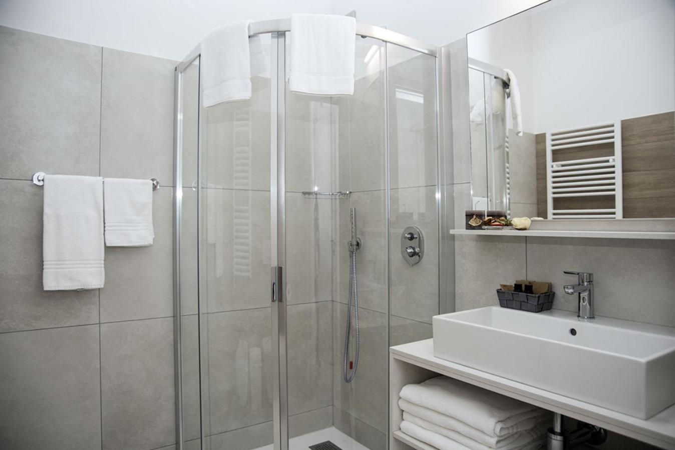 Camelot Appartamenti - Business E Holiday Сан-Мартіно-Буон-Альберґо Екстер'єр фото