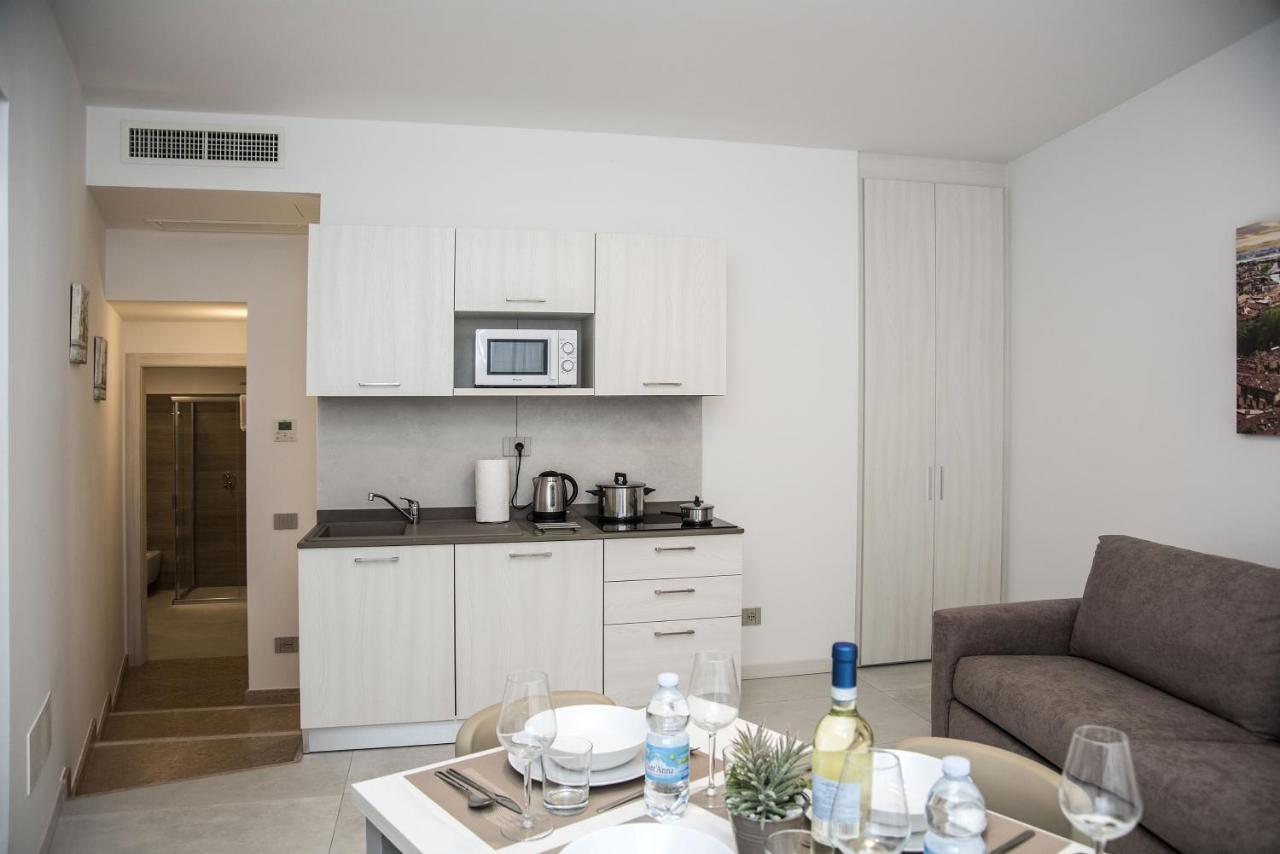 Camelot Appartamenti - Business E Holiday Сан-Мартіно-Буон-Альберґо Екстер'єр фото